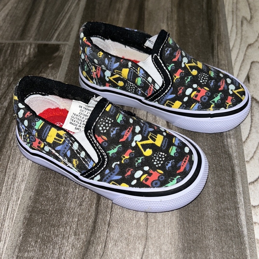 Tommy Bahama Boys’ Planes, Trains and Cars Fun Print Canvas Slip-on Sneakers